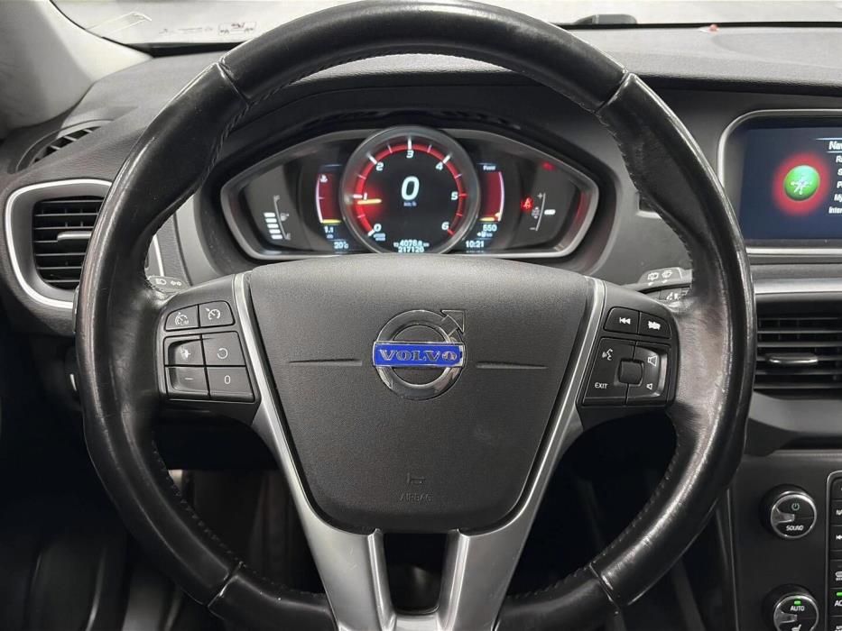 VOLVO V40 2015