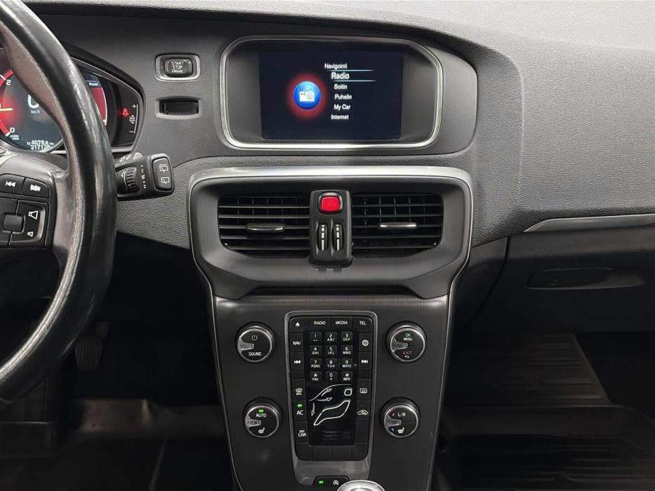 VOLVO V40 2015