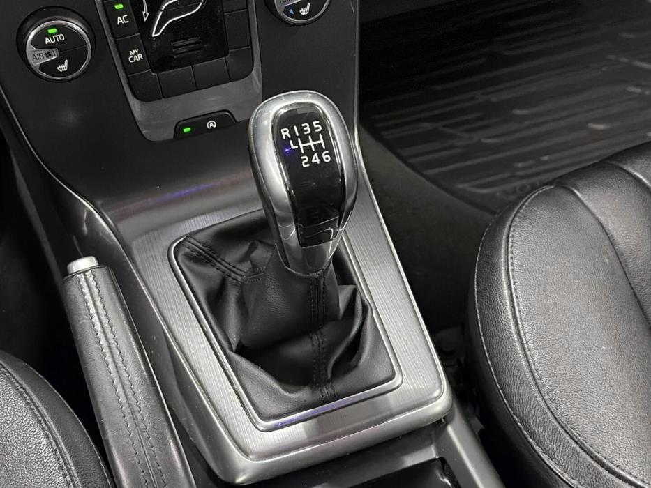 VOLVO V40 2015