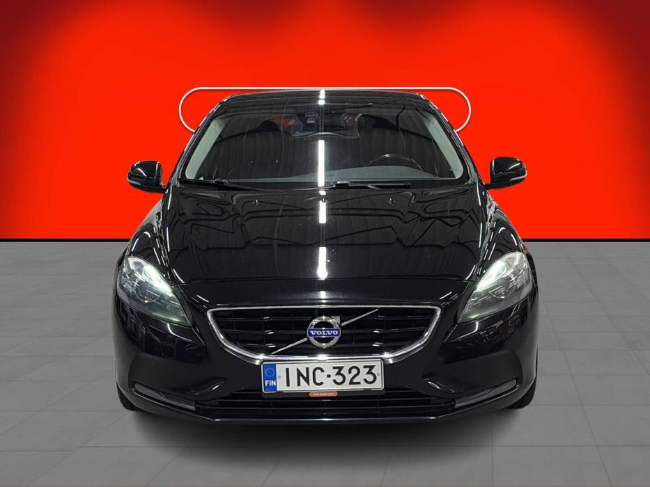VOLVO V40 2015