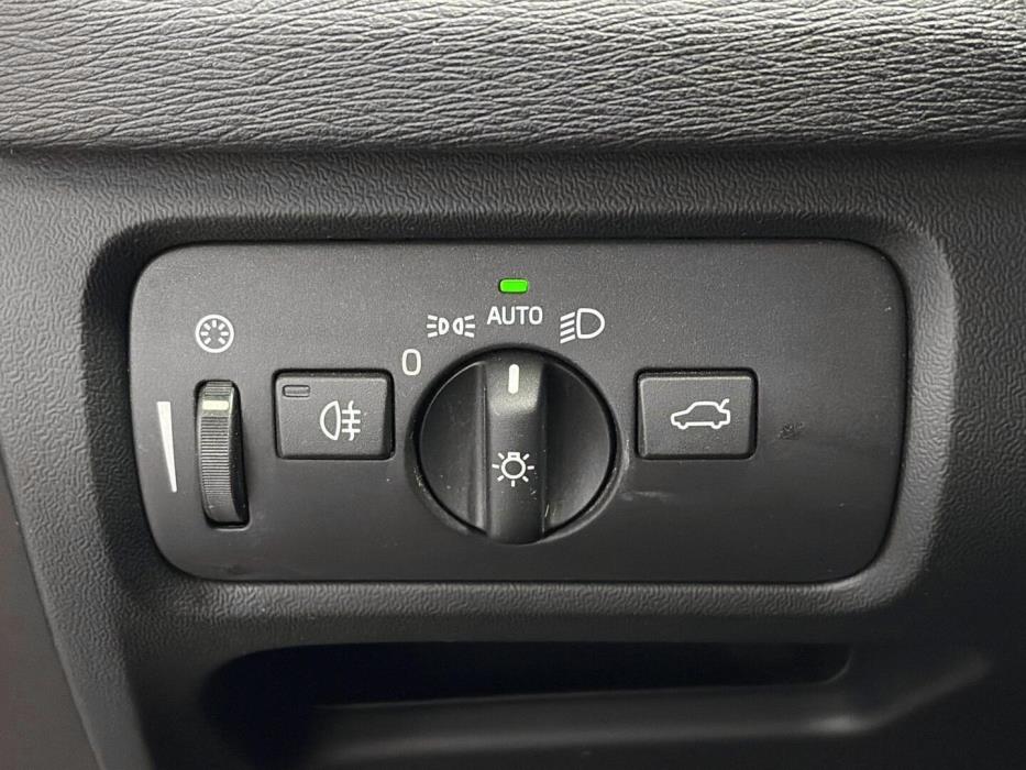 VOLVO V40 2015