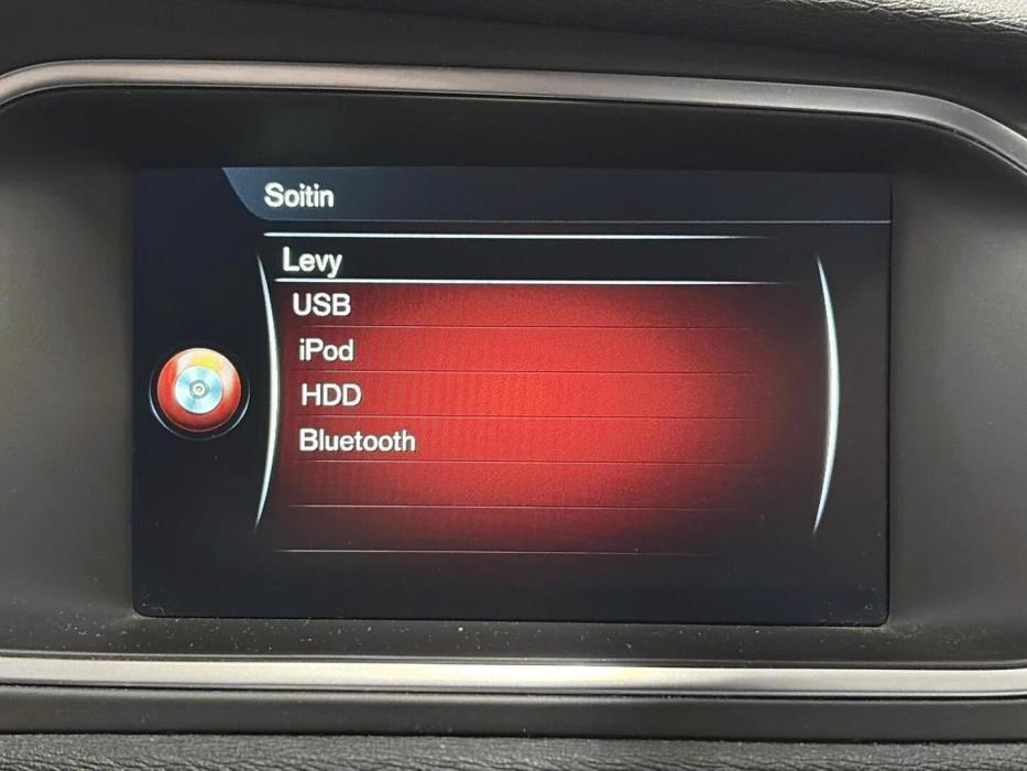 VOLVO V40 2015