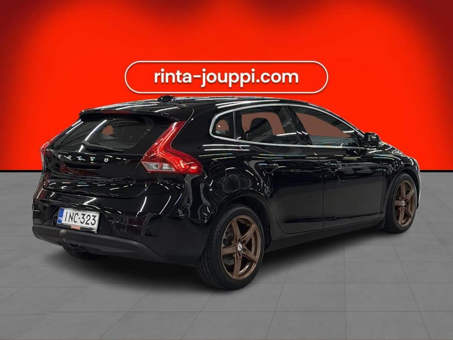 VOLVO V40 2015