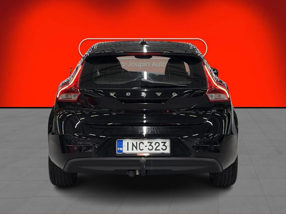 VOLVO V40 2015