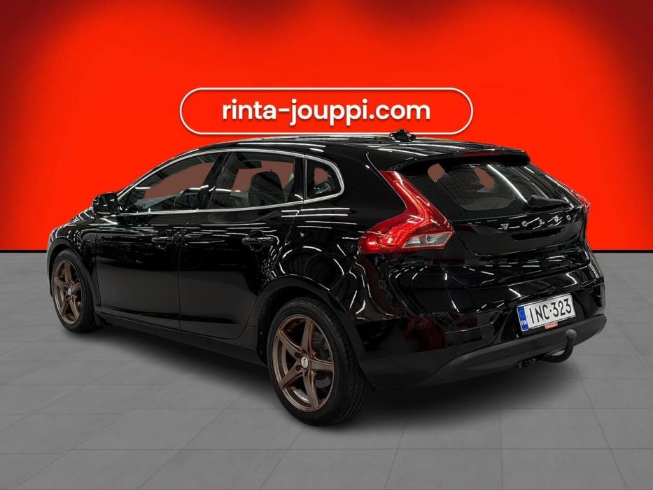 VOLVO V40 2015