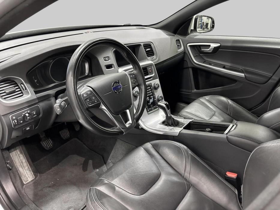 VOLVO V60 2016