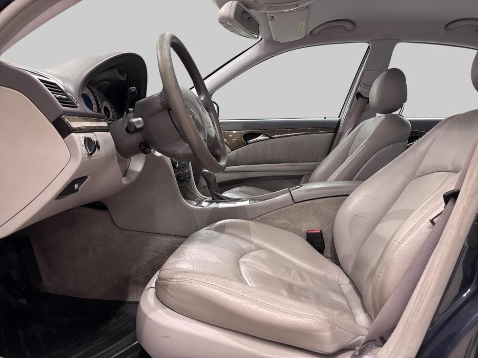 MERCEDES-BENZ E 2004