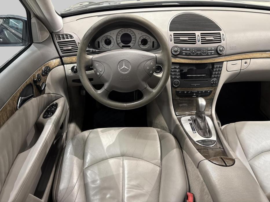 MERCEDES-BENZ E 2004