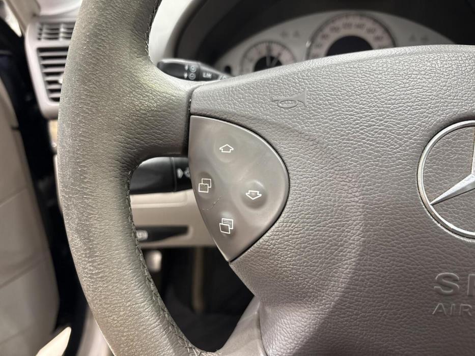 MERCEDES-BENZ E 2004