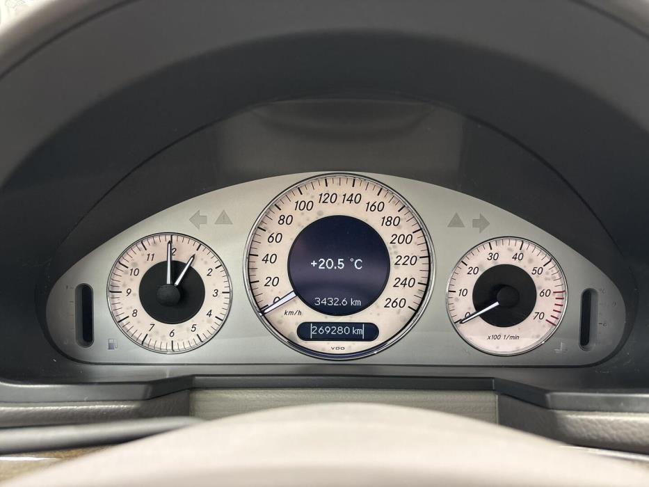 MERCEDES-BENZ E 2004