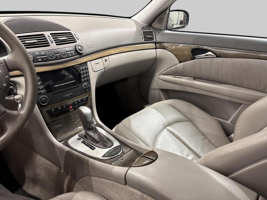 MERCEDES-BENZ E 2004