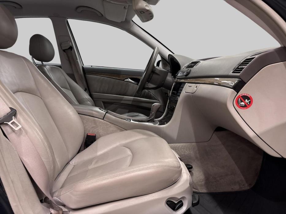 MERCEDES-BENZ E 2004