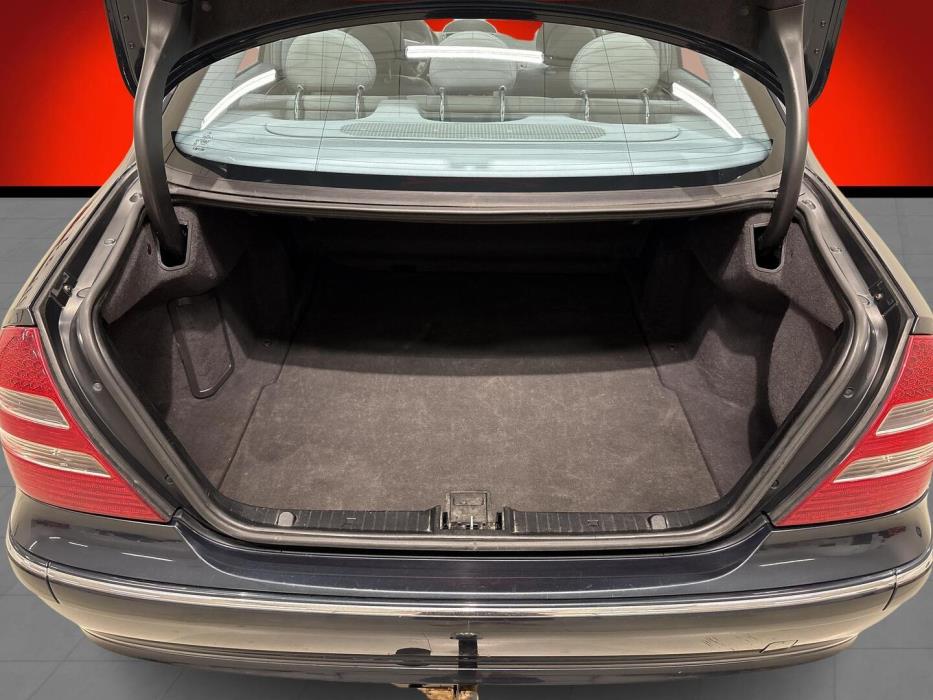 MERCEDES-BENZ E 2004