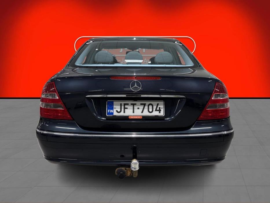 MERCEDES-BENZ E 2004