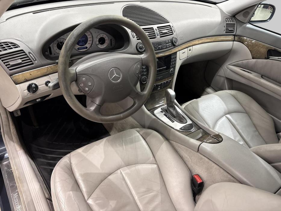 MERCEDES-BENZ E 2004