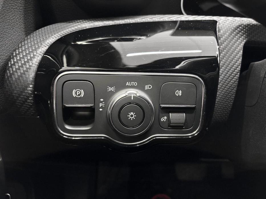 MERCEDES-BENZ A 2020