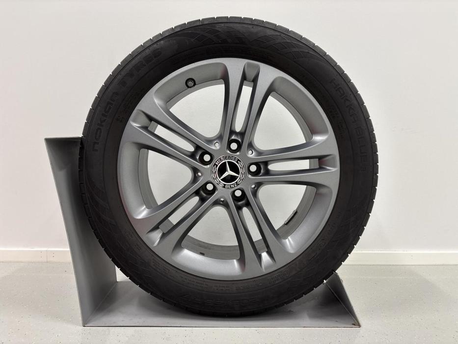 MERCEDES-BENZ A 2020