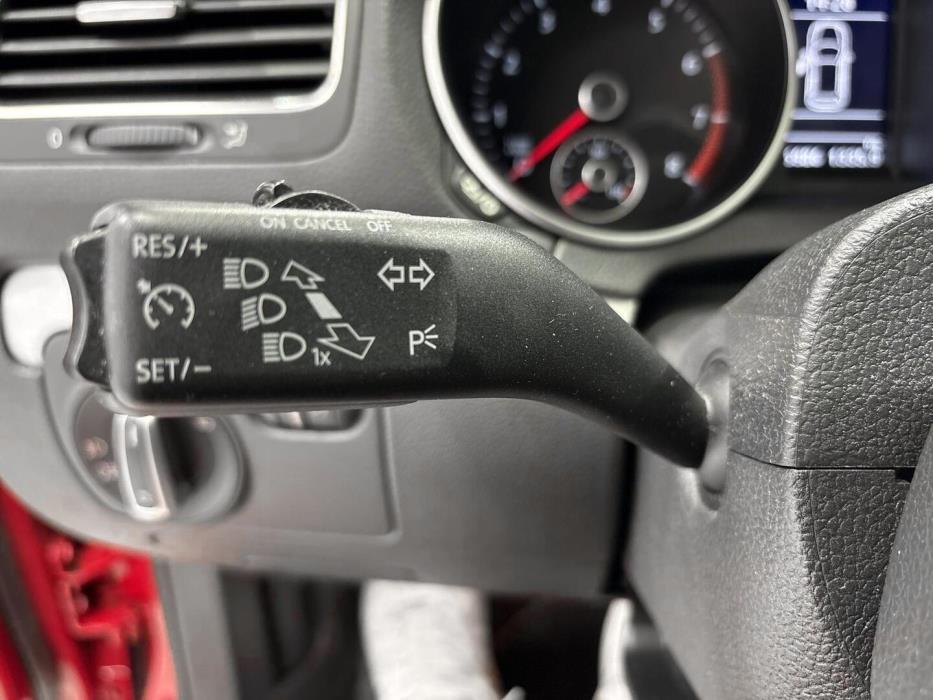 VOLKSWAGEN Golf 2012