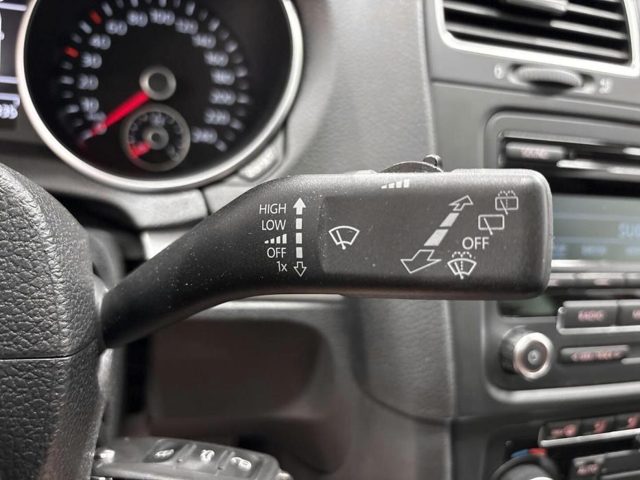 VOLKSWAGEN Golf 2012