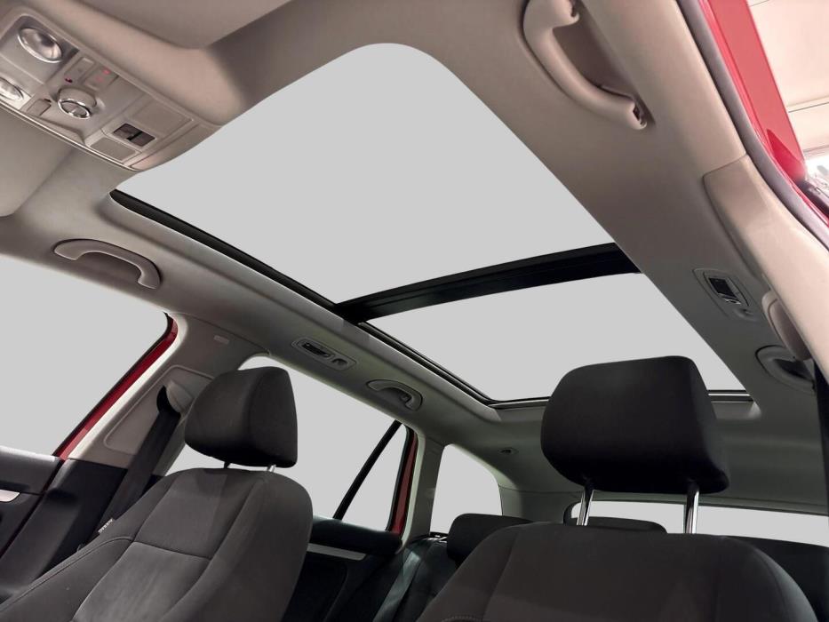 VOLKSWAGEN Golf 2012