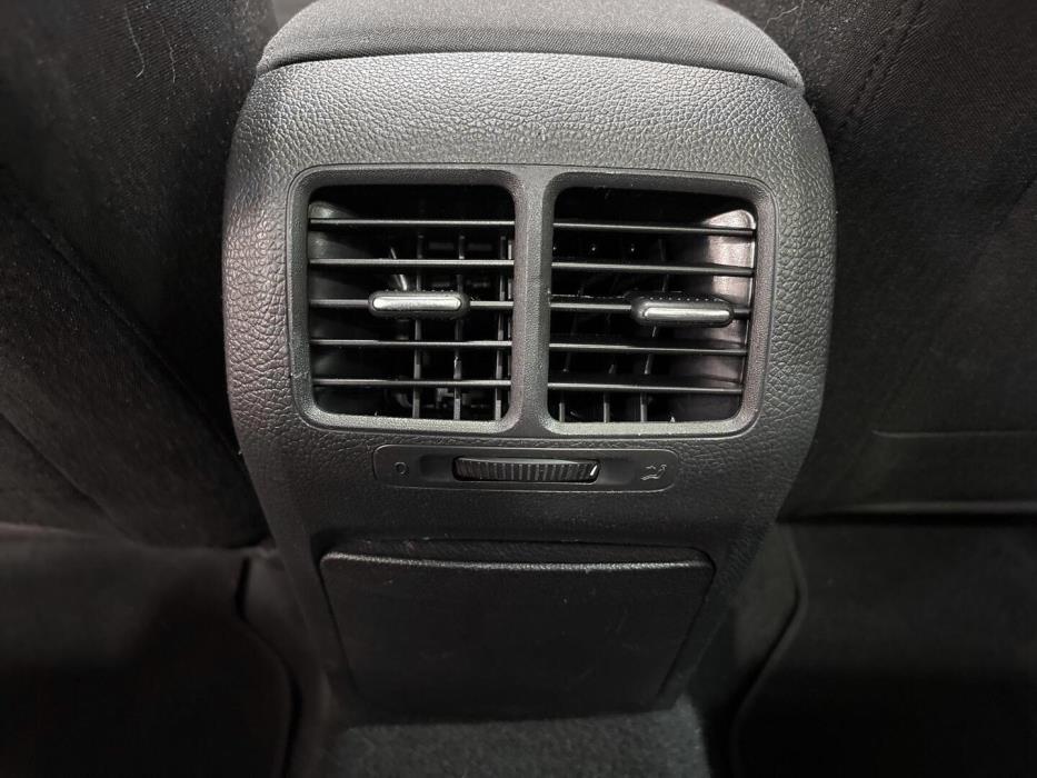 VOLKSWAGEN Golf 2012