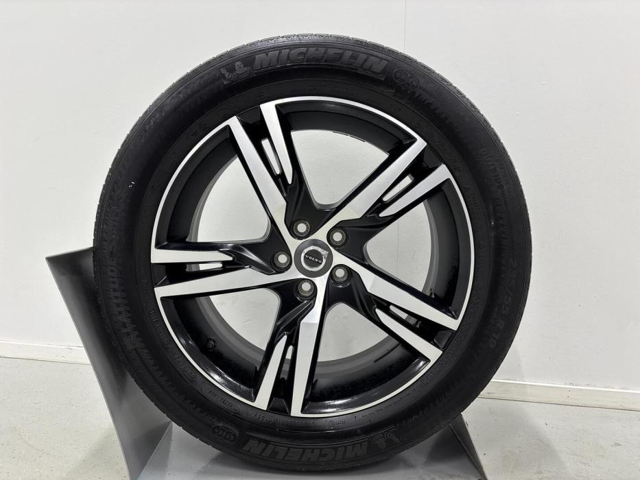 VOLVO XC60 2018