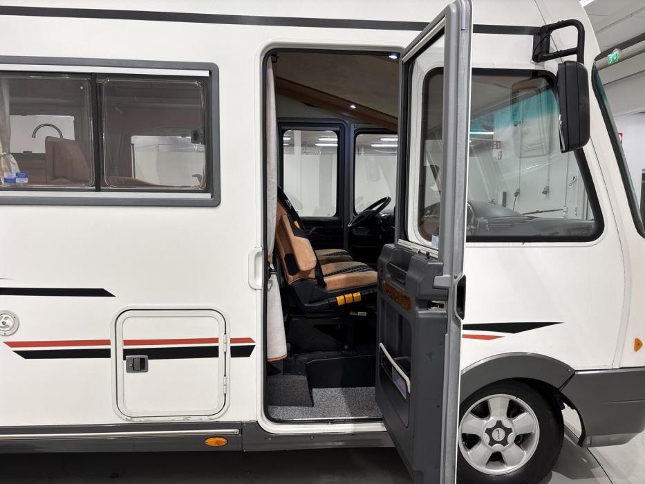 EURA MOBIL I680 SBL 2004