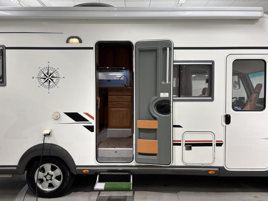 EURA MOBIL I680 SBL 2004