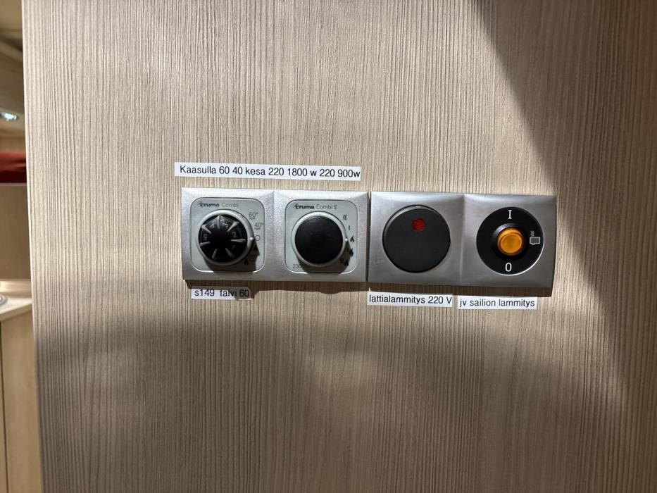 BÜRSTNER NEXXO T660 MOONLIGHT 2013