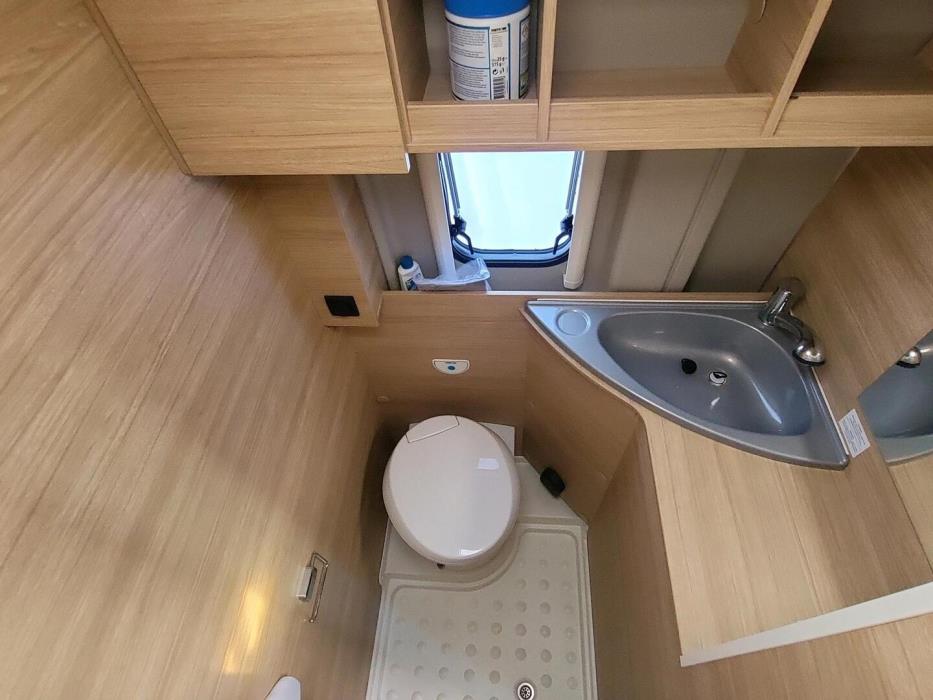 ROADCAR VAN R 600 2021