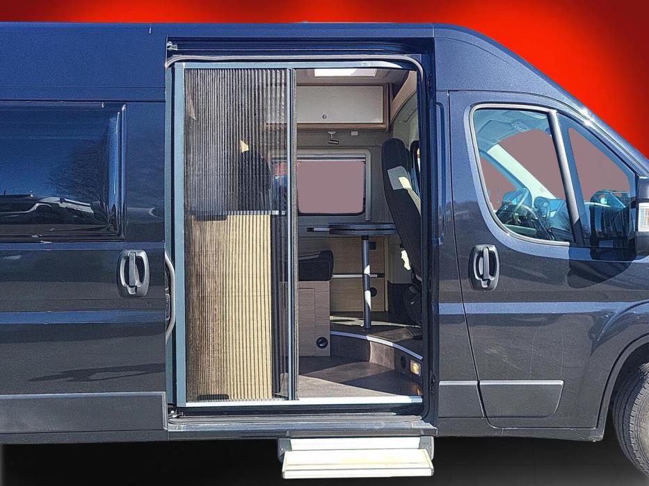 ROADCAR VAN R 600 2021