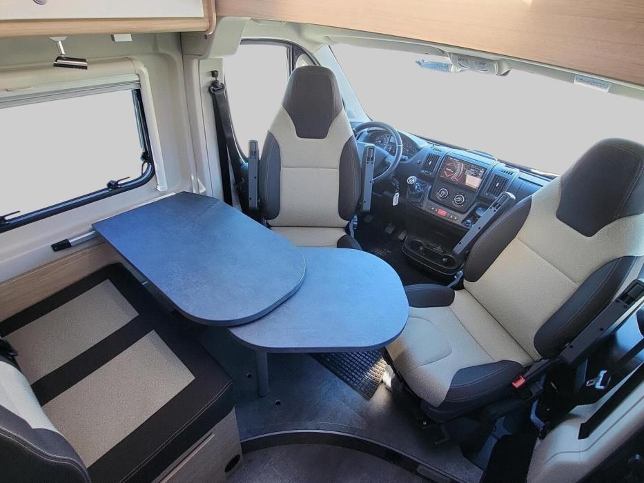 ROADCAR VAN R 600 2021