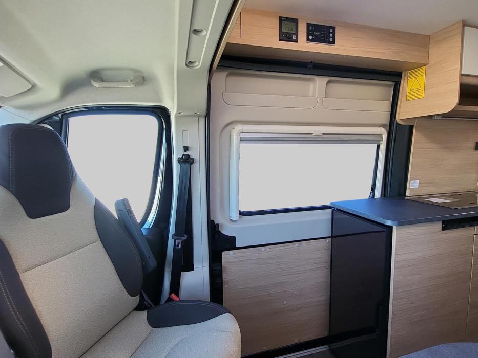 ROADCAR VAN R 600 2021