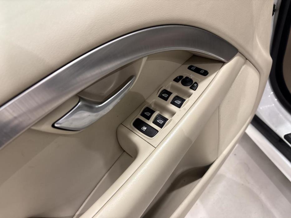 VOLVO V70 2009