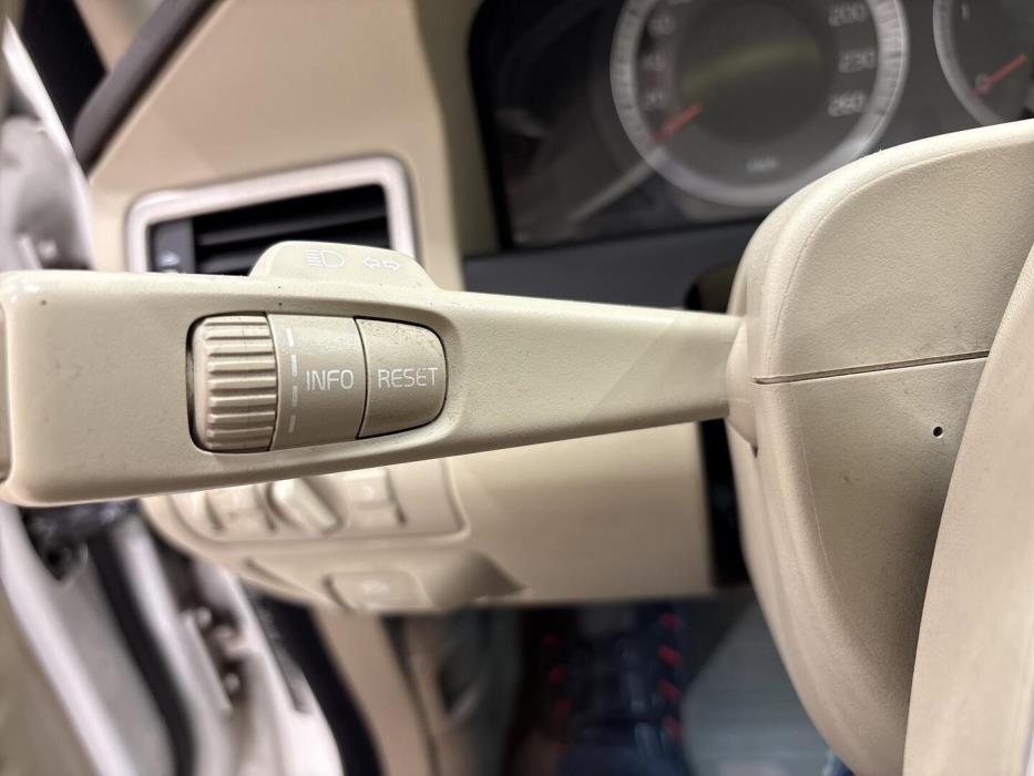 VOLVO V70 2009