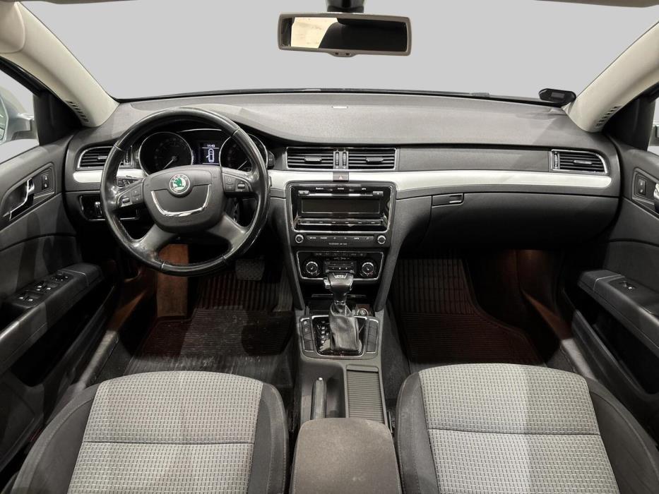 SKODA Superb 2012