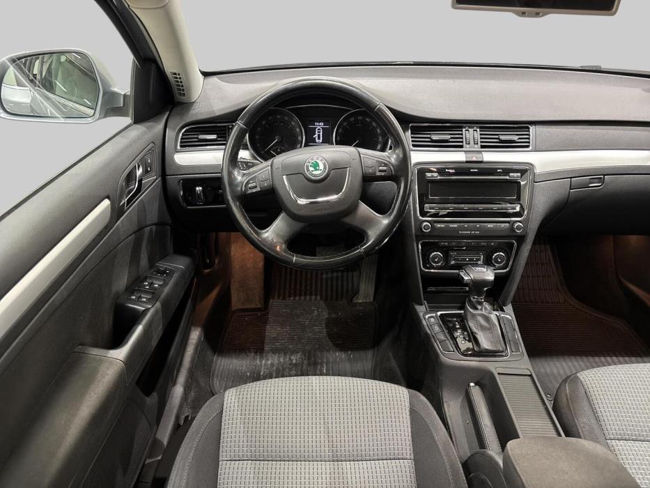 SKODA Superb 2012