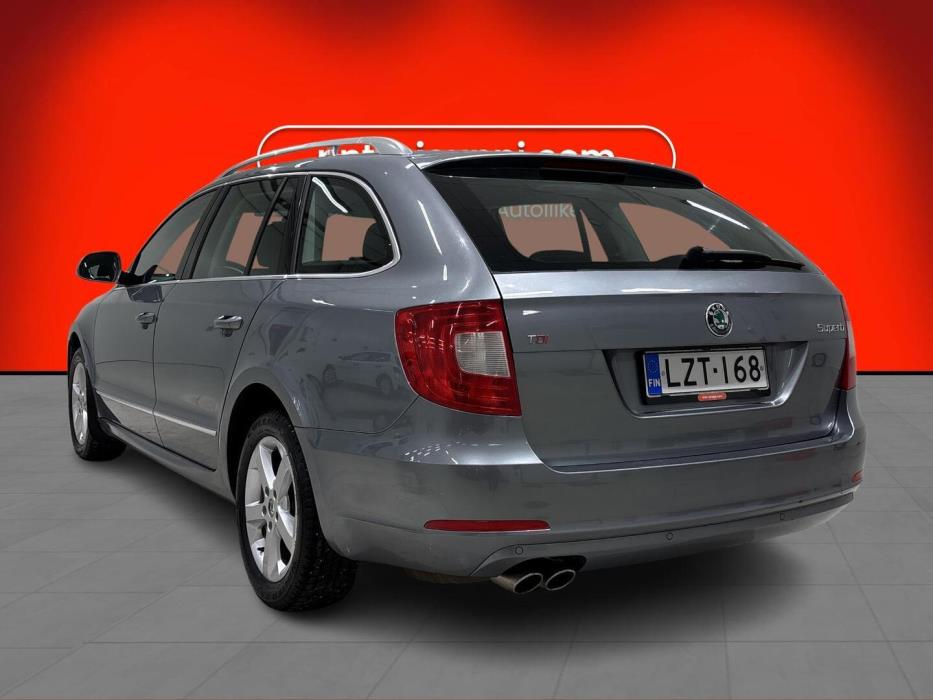 SKODA Superb 2012