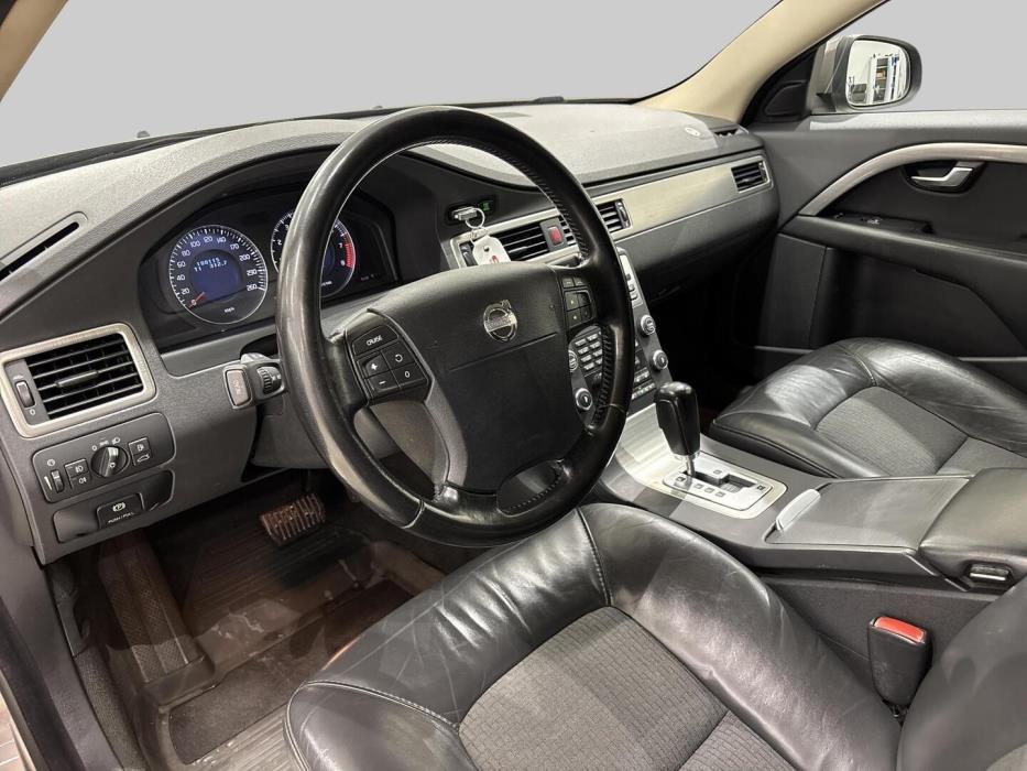 VOLVO V70 2009