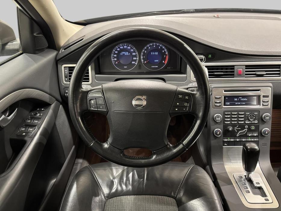 VOLVO V70 2009