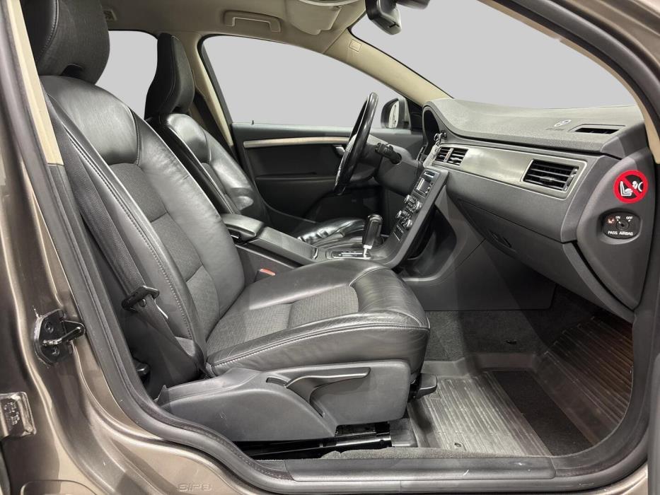 VOLVO V70 2009