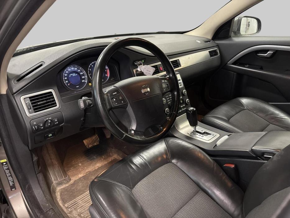 VOLVO V70 2009