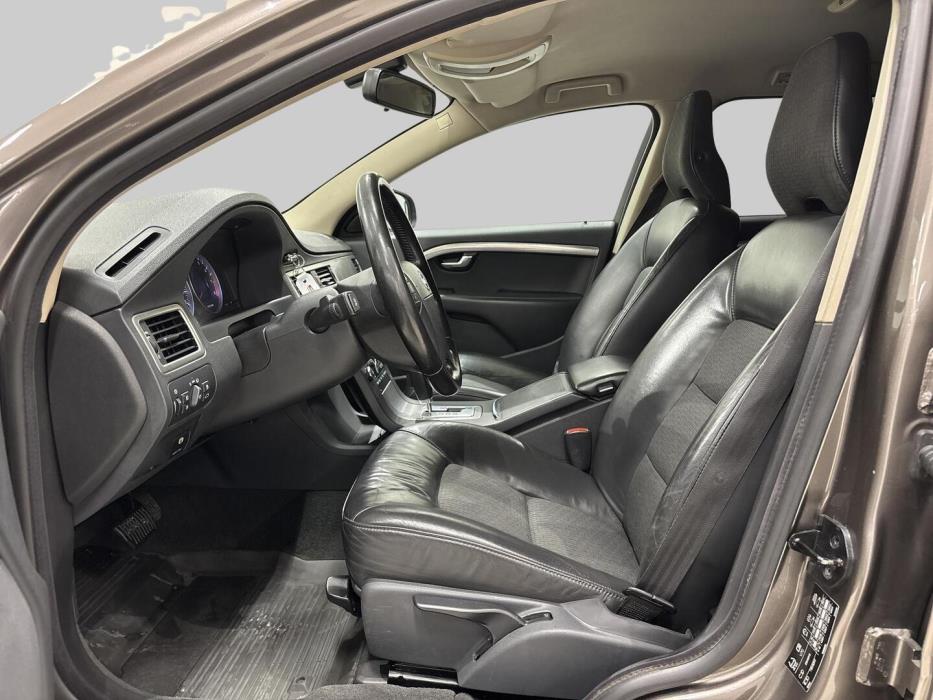 VOLVO V70 2009