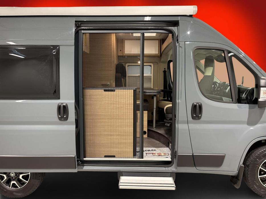 ROADCAR VAN R 540 2024