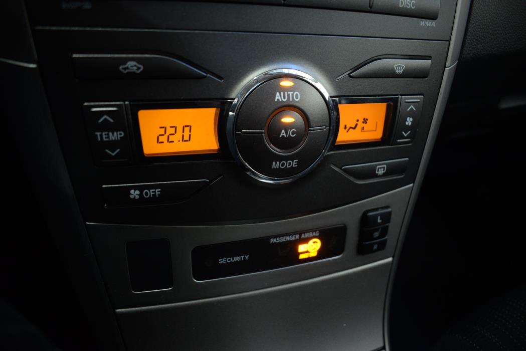 TOYOTA Corolla 2010