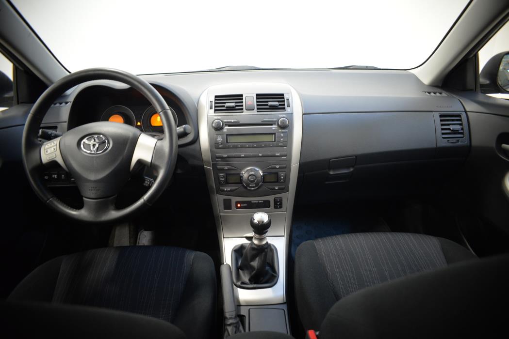 TOYOTA Corolla 2010