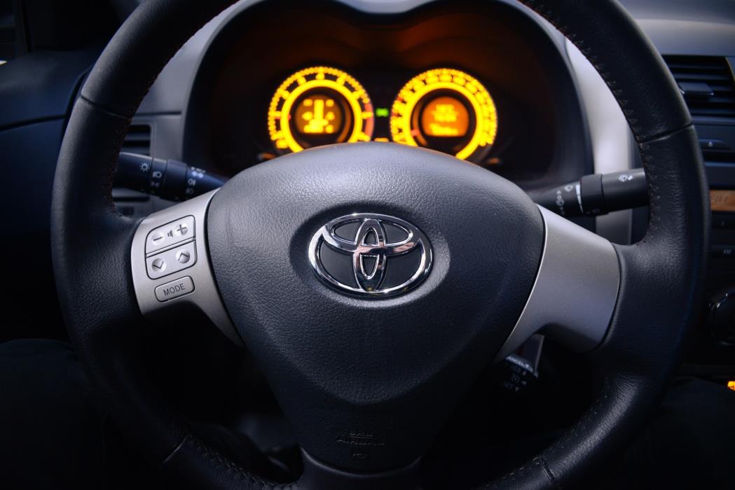 TOYOTA Corolla 2010