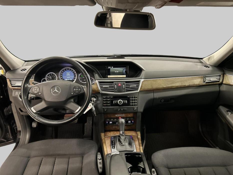 MERCEDES-BENZ E 2011