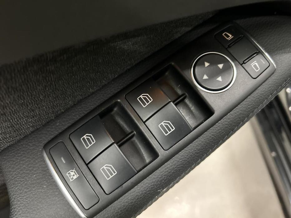 MERCEDES-BENZ E 2011