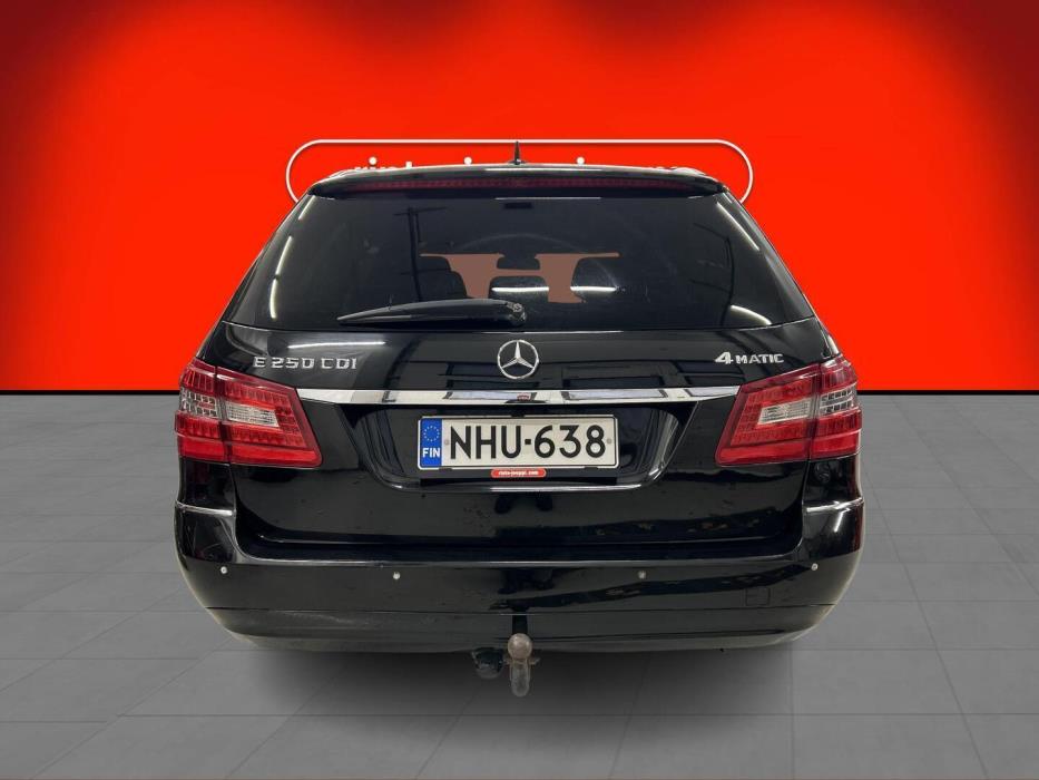 MERCEDES-BENZ E 2011